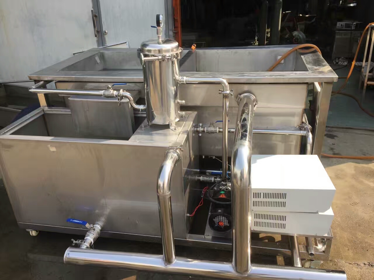 好色先生污app生产厂家操作时使用什么液体？